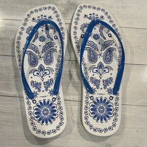 Shade & Shore Sz 10 Blue and White Paisley USA Sandals